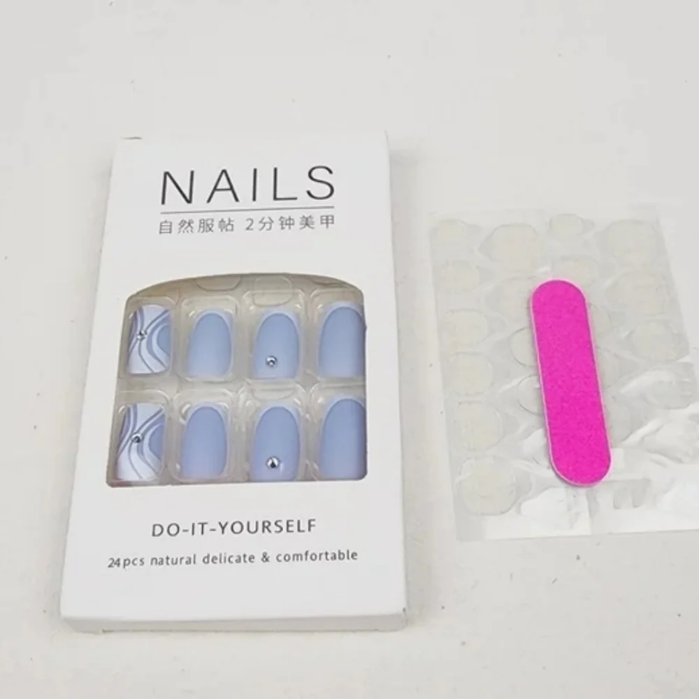 24 Pieces Fake press on nails